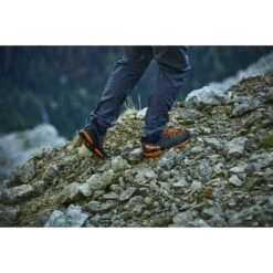 Scarpa Mescalito 18 Scarpa Mescalito -Camp and Hike Store 200520 SARTORI 00795 ProfessionalshootingwithPaoloMarazzi photographerPaoloSartori