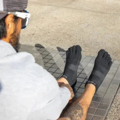 Injinji Run Lightweight No Show -Camp and Hike Store 281110 bla 2 1