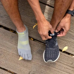 Injinji Run Lightweight No Show -Camp and Hike Store 281110 nsl wlp 02