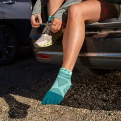 Injinji Women's Ultra Run Mini Crew -Camp and Hike Store 401131 glc cct 04 1