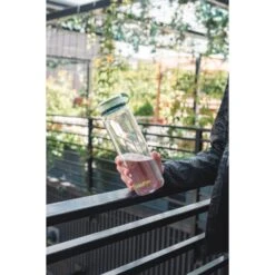 Hydrapak Recon 1L -Camp and Hike Store Denver Lifestyle Shoot PBSport HPRecon 156