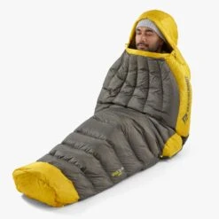 Sea To Summit Spark Down Sleeping Bag -18°C -Camp and Hike Store SparkDownSleepingBag7C 45FRegular ASL041072 050101 MODEL 2 a281b4c2 c117 4c22 8de9 a52890c45b16