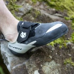 Evolv V6 -Camp and Hike Store evolv.v6.climbinh.shoe2